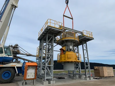 Mobile crane lifting mining equipment for installation